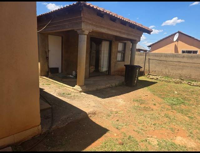 2 BEDROOM HOUSE FOR SALE IN PROTEA GLEN